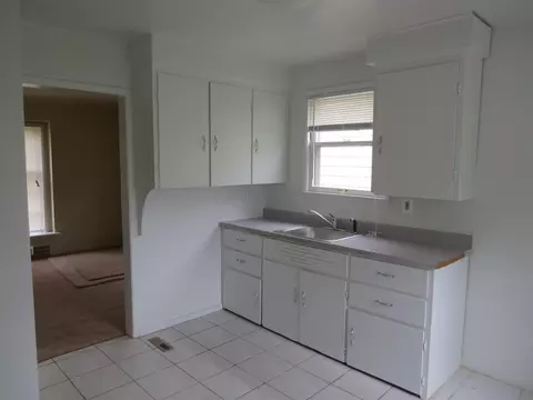 Kitchen - 17538 Matthews St, Riverview, MI 48193 photo 1 of 1