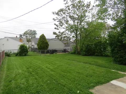 Exterior - 17538 Matthews St, Riverview, MI 48193 photo 3 of 4