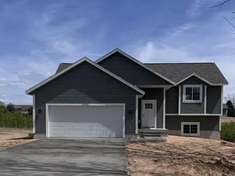 5230 S Columbine Ln, Fremont, MI 49412