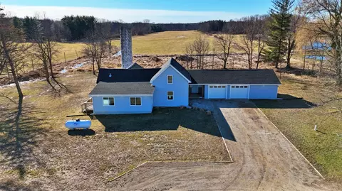 105 40th Ave, Six Lakes, MI 48886