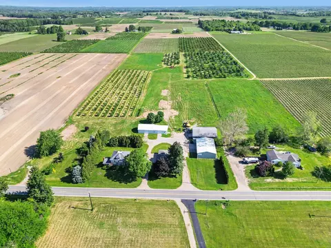 6629 N Branch Rd, Benton Harbor, MI 49022