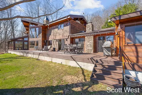 2870 Grand River Dr NE, Grand Rapids, MI 49525