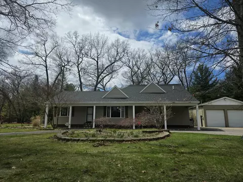 673 S Wolf Lake Rd, Muskegon, MI 49442