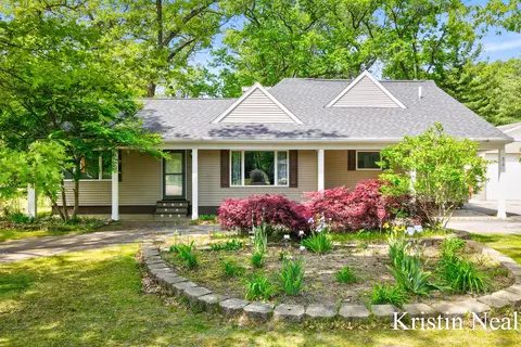 673 S Wolf Lake Rd, Muskegon, MI 49442