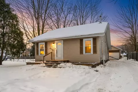 415 Winifred Ave, Lansing, MI 48917