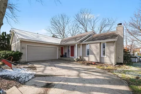 6617 Knollview Dr, Hudsonville, MI 49426