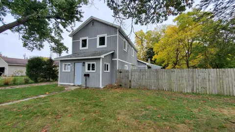913 N Monroe St SE, Lowell, MI 49331
