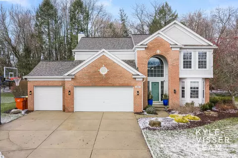 7033 Concolor Dr NE, Rockford, MI 49341