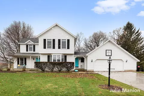4701 Maplehollow Ct SE, Grand Rapids, MI 49508