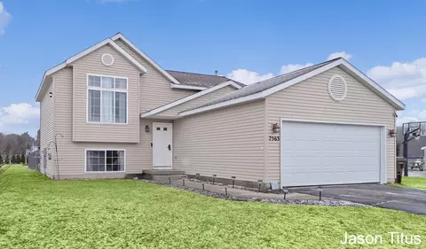 7563 Red Cedar Dr NE, Cedar Springs, MI 49319