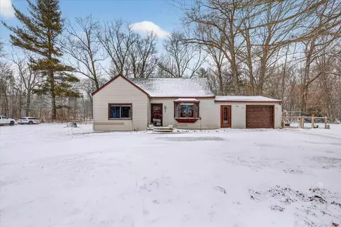 586 N Peterson Rd, Muskegon, MI 49445