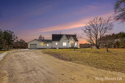6703 Middleton Dr, Greenville, MI 48838