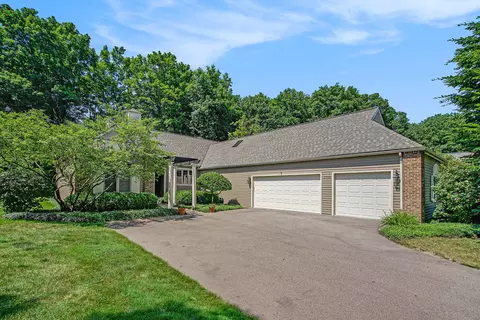 2736 Aspen Ct, Ann Arbor, MI 48108