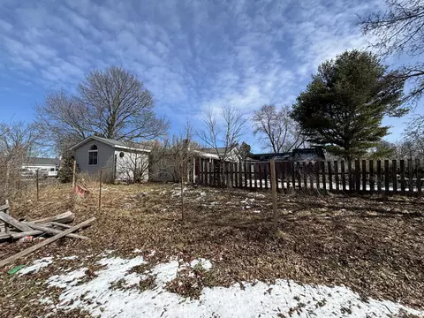 525 W Day St, Stanton, MI 48888 photo 2