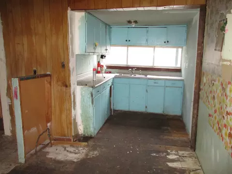 Kitchen - 1915 River St, Jackson, MI 49202 photo 2 of 2