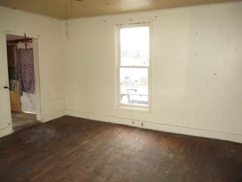 Living - 1915 River St, Jackson, MI 49202 photo 4 of 4