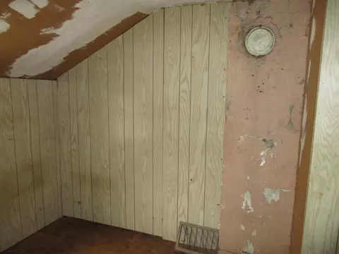 Bedroom - 1915 River St, Jackson, MI 49202 photo 2 of 4