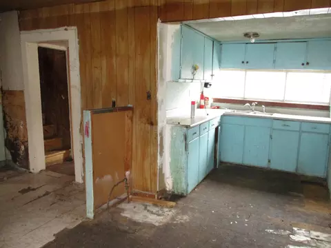 Kitchen - 1915 River St, Jackson, MI 49202 photo 1 of 2