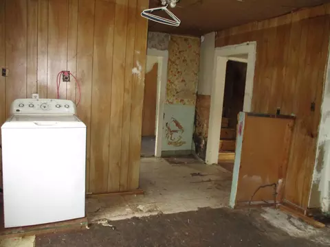 Entry Way - 1915 River St, Jackson, MI 49202 photo 1 of 2