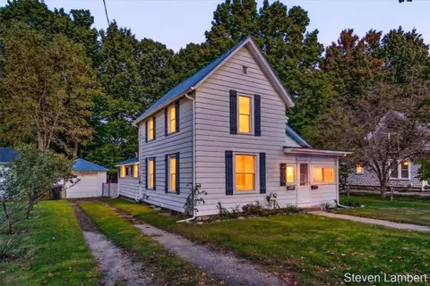 413 E Madison St, Hastings, MI 49058