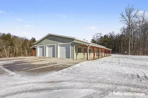 19550 Washington Rd, Morley, MI 49336