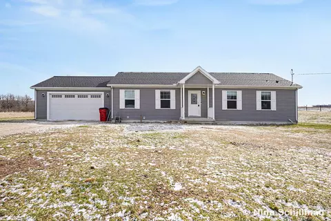 2406 Newaygo Rd, Casnovia, MI 49318