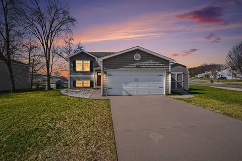 1627 Hamlet Dr, Lowell, MI 49331