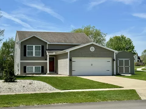 1627 Hamlet Dr, Lowell, MI 49331