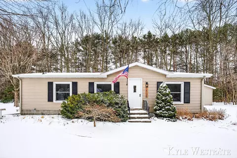 14128 Luckett Ln, Grand Haven, MI 49417