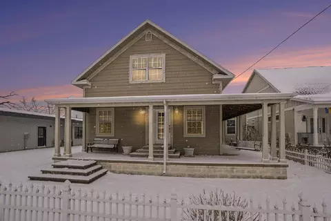 1382 Lakeshore Dr, Muskegon, MI 49441