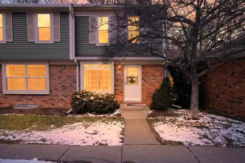 2933 E Whittier Ct, Ann Arbor, MI 48104