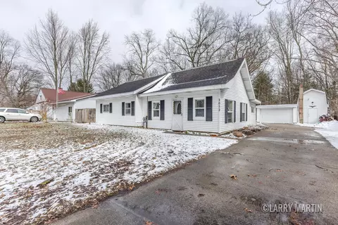 2052 Woodward St, Muskegon, MI 49442