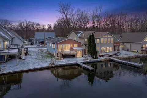 405 S Lakeside Dr, Michigan Center, MI 49254