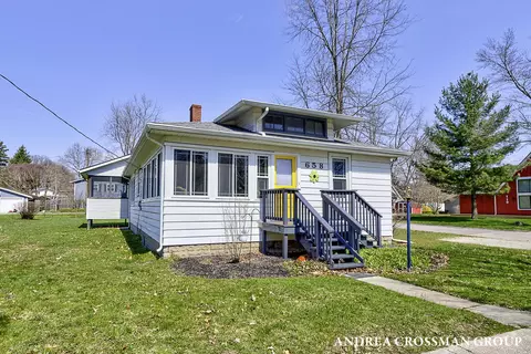 658 Allegan St, Saugatuck, MI 49453