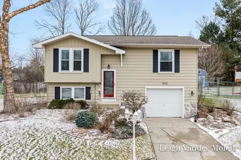 1410 Beckwith Ave NE, Grand Rapids, MI 49505
