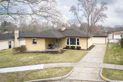 767 Beaumont Dr NW, Grand Rapids, MI 49504