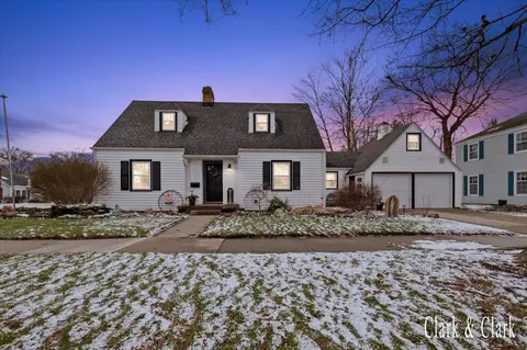 2101 Houseman Ave NE, Grand Rapids, MI 49505
