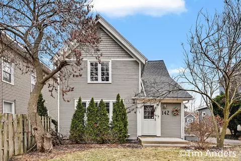 142 Carlton Ave SE, Grand Rapids, MI 49506