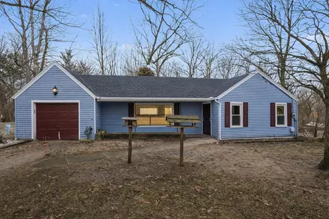982 Woodworth St NE, Grand Rapids, MI 49525