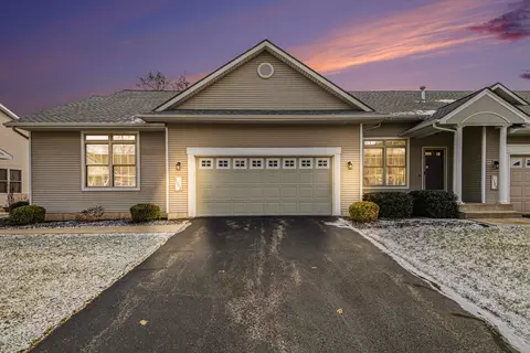 1102 Barrington NW, Grand Rapids, MI 49534