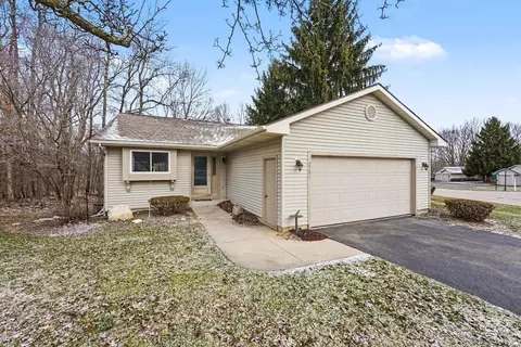 2701 Springview Rd NW, Grand Rapids, MI 49534