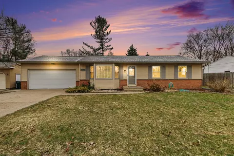 1600 Southlawn St, Jenison, MI 49428