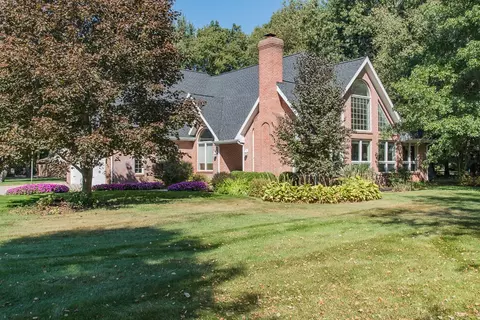 8551 Old Stone Cir, Kalamazoo, MI 49009