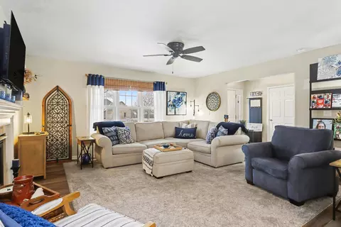 Living - 228 Hatch Ave, Coldwater, MI 49036 photo 2 of 3