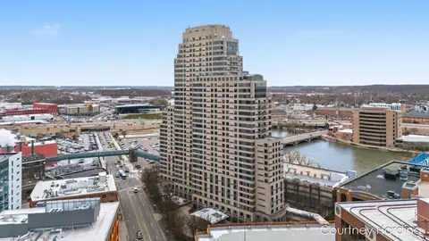 128 Campau Cir NW, Grand Rapids, MI 49503