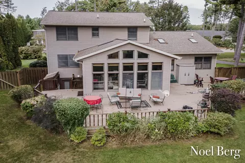 17218 Timber Dunes Dr, Grand Haven, MI 49417