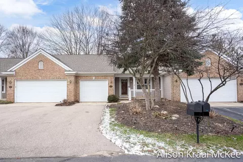 5923 W Lyn Haven Dr SE, Grand Rapids, MI 49512