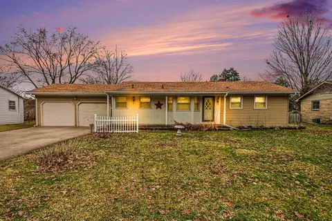7424 Cherry Ave, Jenison, MI 49428
