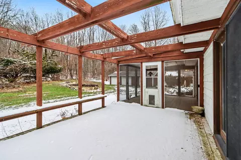 Exterior - 14789 E Augusta Dr, Augusta, MI 49012 photo 4 of 8