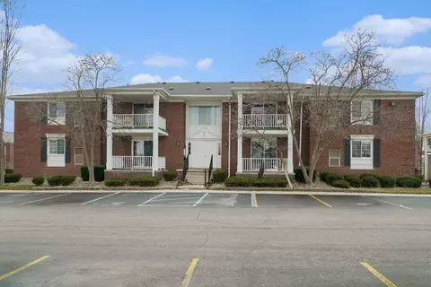 2070 Fort St #G-4, Trenton, MI 48183